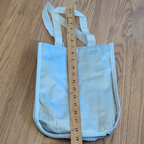 Lululemon Athletica White Quilted Belt Bag Cross Body NWT & free Gift Bag - Picture 11 of 11